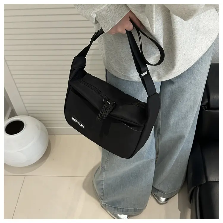 Women's Large Capacity Crossbody Bag White Black — feature 9