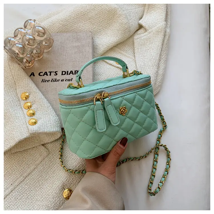 White Quilted Chain Crossbody Bag for Women - Image 3
