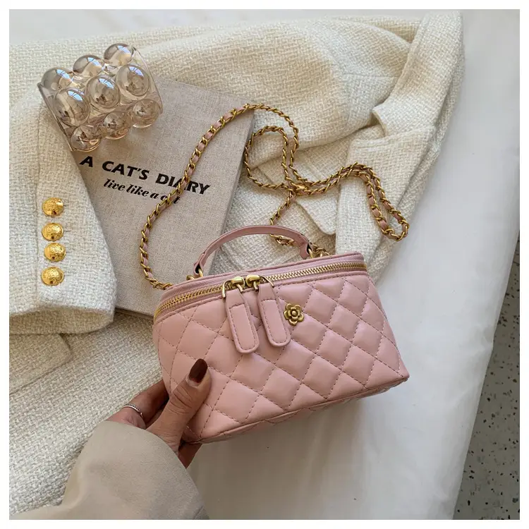 White Quilted Chain Crossbody Bag for Women - Image 4