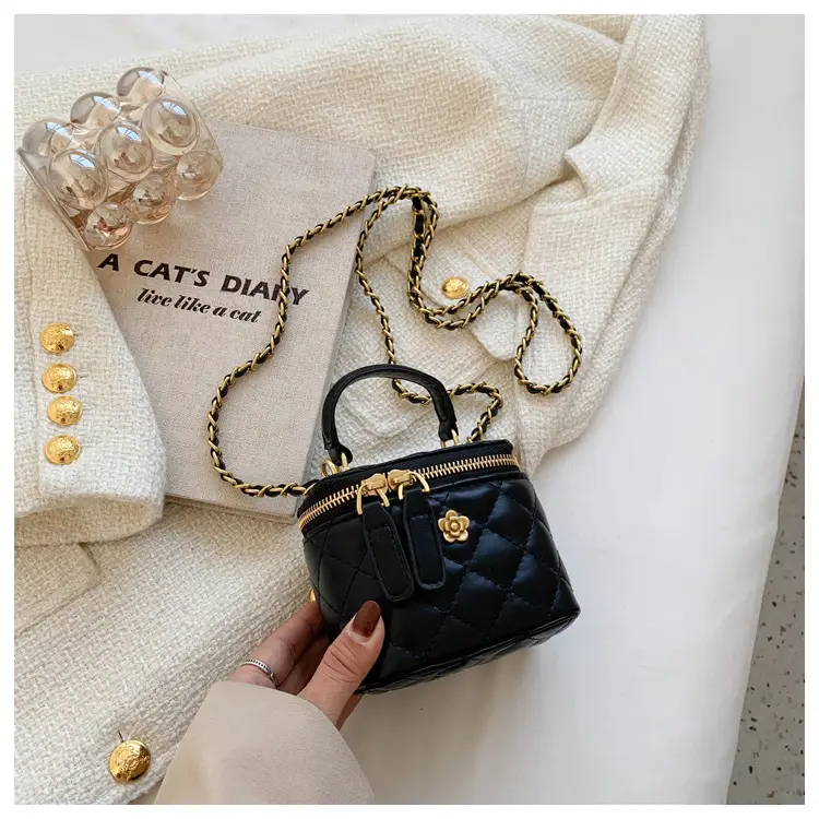 White Quilted Chain Crossbody Bag for Women - Image 5