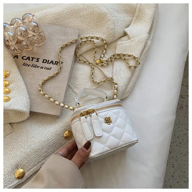 White Quilted Chain Crossbody Bag for Women - Image 6