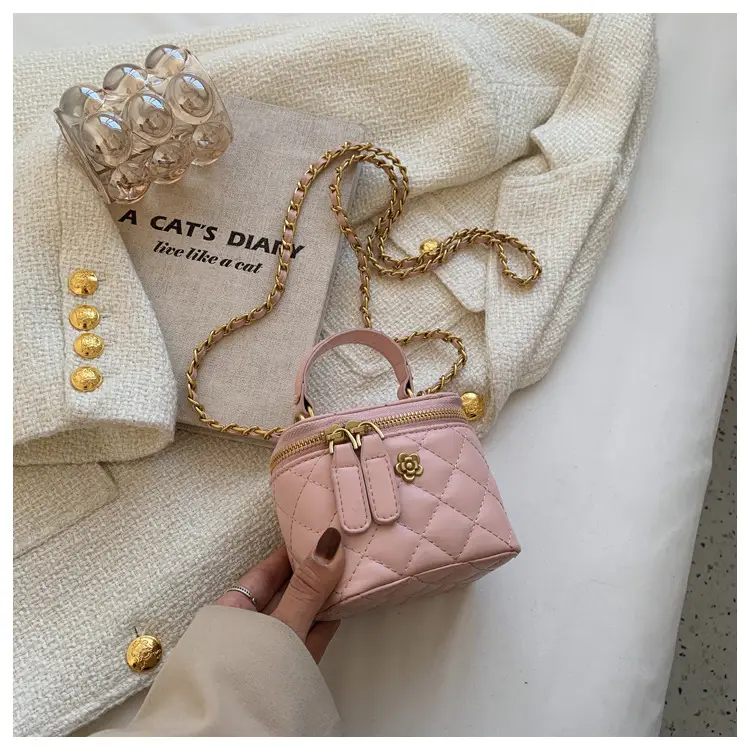 White Quilted Chain Crossbody Bag for Women - Image 8