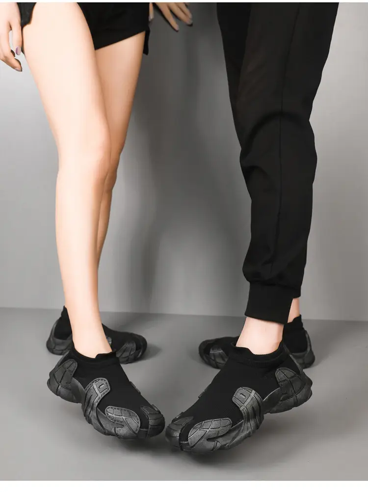 2025 Spring New Parent-Child Shoes Fashionable Versatile Couple Sports Casual Shoes Women's Flyknit Breathable Soft Sole Sock Shoes — feature 15