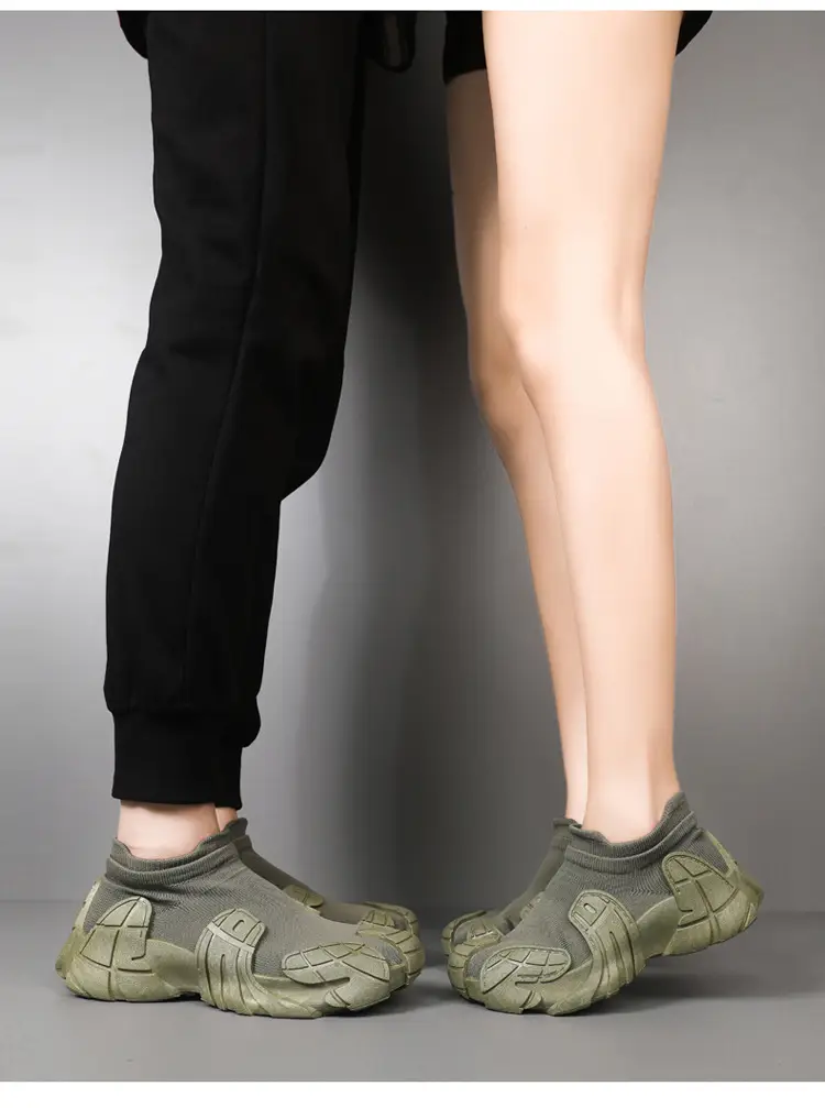2025 Spring New Parent-Child Shoes Fashionable Versatile Couple Sports Casual Shoes Women's Flyknit Breathable Soft Sole Sock Shoes — feature 21