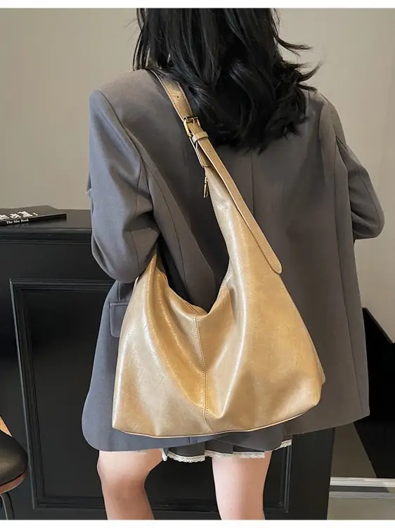 Brown Leather Large Capacity Women's Tote Bag - Image 5