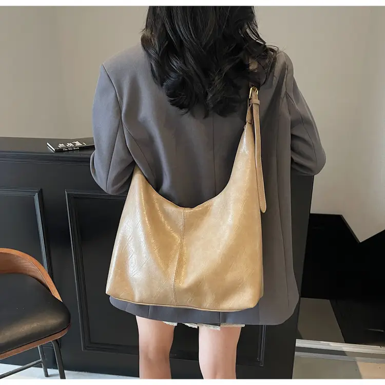 Brown Leather Large Capacity Women's Tote Bag — feature 10