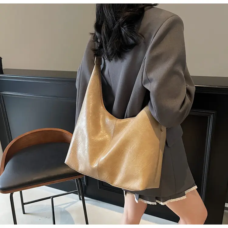 Brown Leather Large Capacity Women's Tote Bag — feature 11