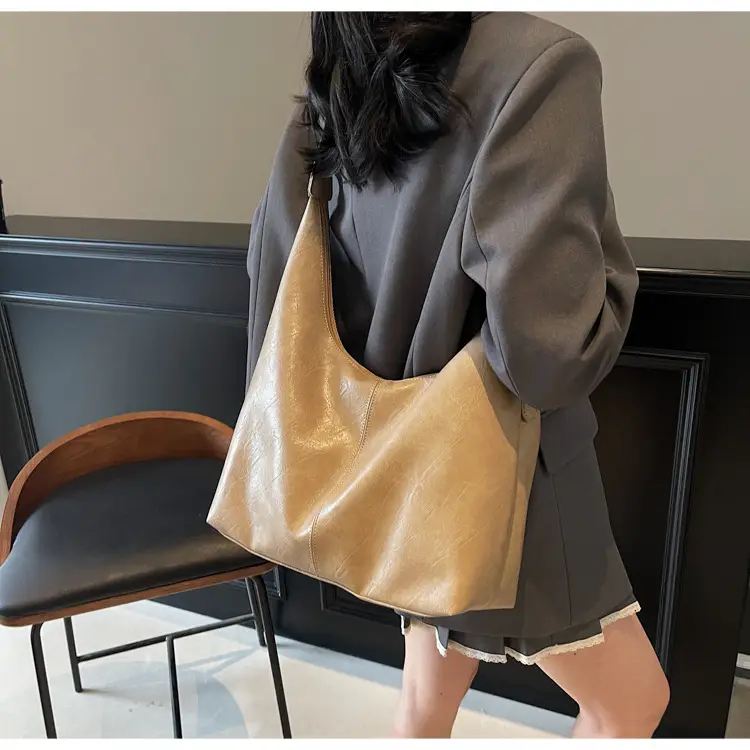 Brown Leather Large Capacity Women's Tote Bag — feature 12