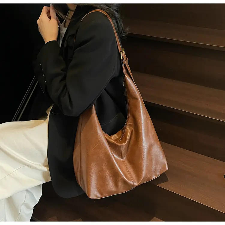 Brown Leather Large Capacity Women's Tote Bag — feature 13