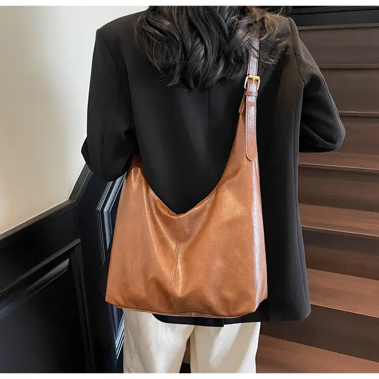 Brown Leather Large Capacity Women's Tote Bag — feature 16