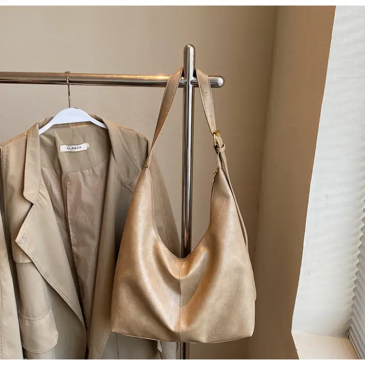 Brown Leather Large Capacity Women's Tote Bag — feature 22