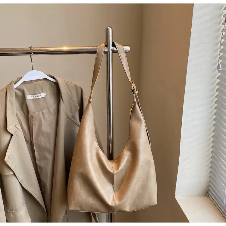 Brown Leather Large Capacity Women's Tote Bag — feature 23