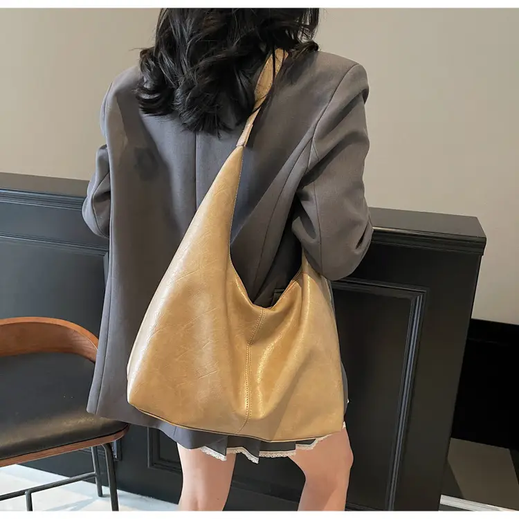 Brown Leather Large Capacity Women's Tote Bag — feature 8