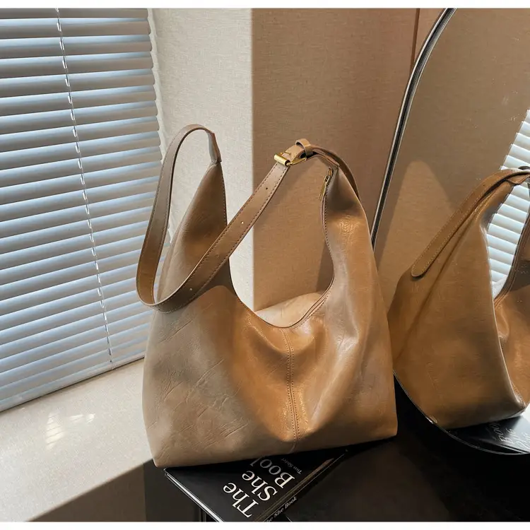 Brown Leather Large Capacity Women's Tote Bag - Image 2