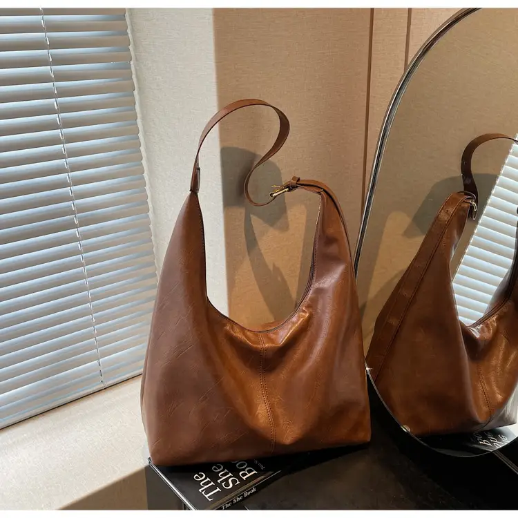 Brown Leather Large Capacity Women's Tote Bag - Image 3
