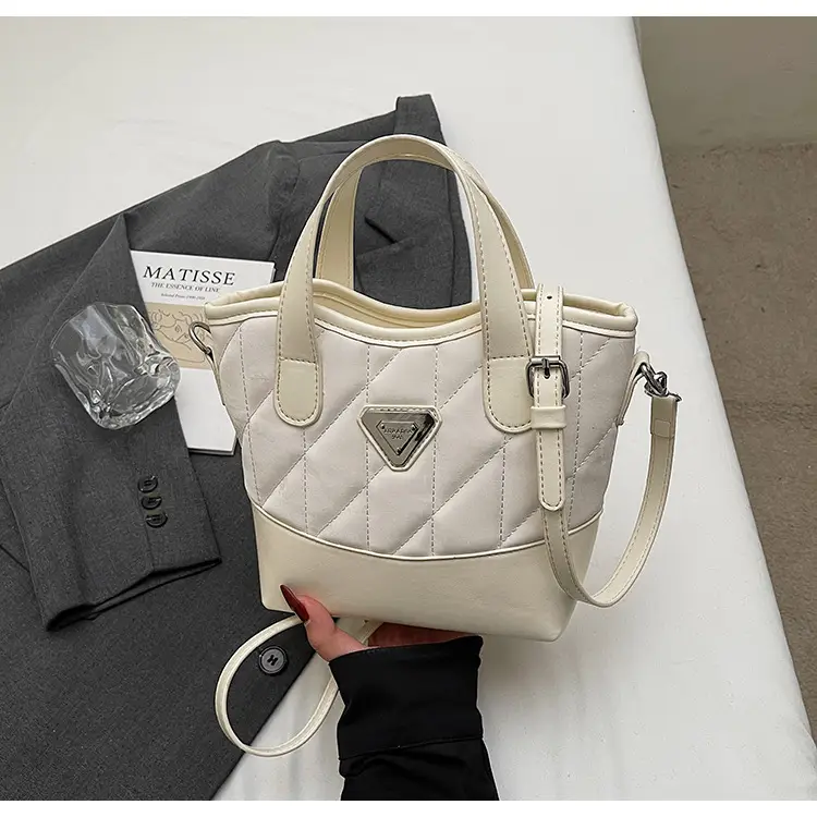 Women's Rhomboid Bag Beige Black Crossbody Shoulder 2025 — feature 15