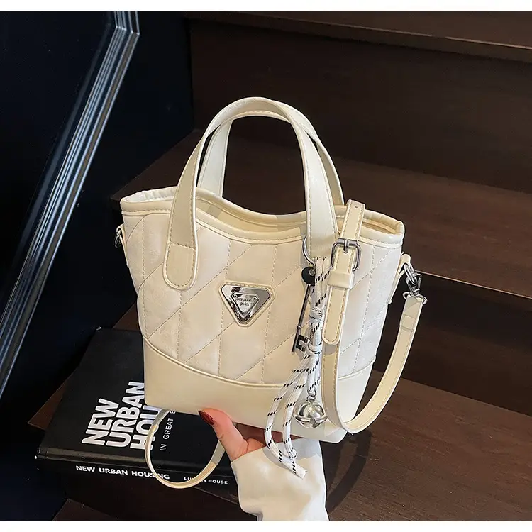 Women's Rhomboid Bag Beige Black Crossbody Shoulder 2025 — feature 19