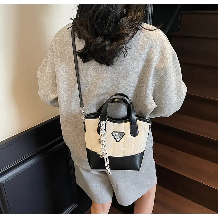 Women's Rhomboid Bag Beige Black Crossbody Shoulder 2025 — feature 23