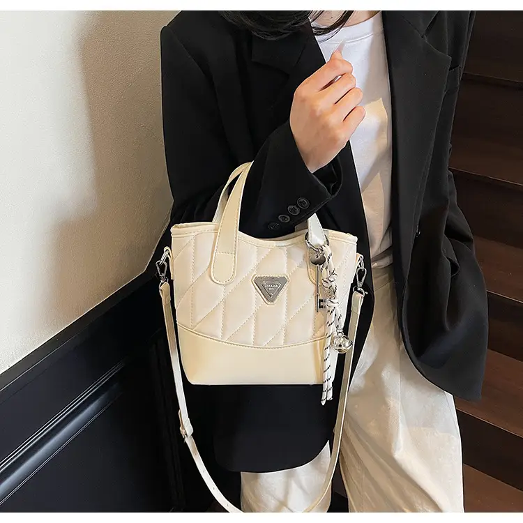 Women's Rhomboid Bag Beige Black Crossbody Shoulder 2025 — feature 26