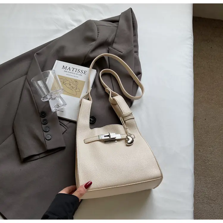 Stylish White Korean Style Shoulder Bag for Women - Image 2