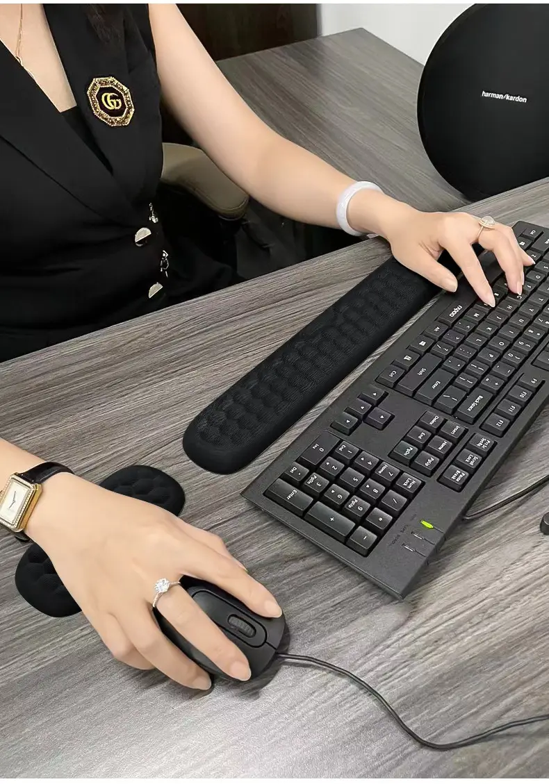 Memory Foam Mouse Pad with Acupressure & Ergonomic Design — feature 13