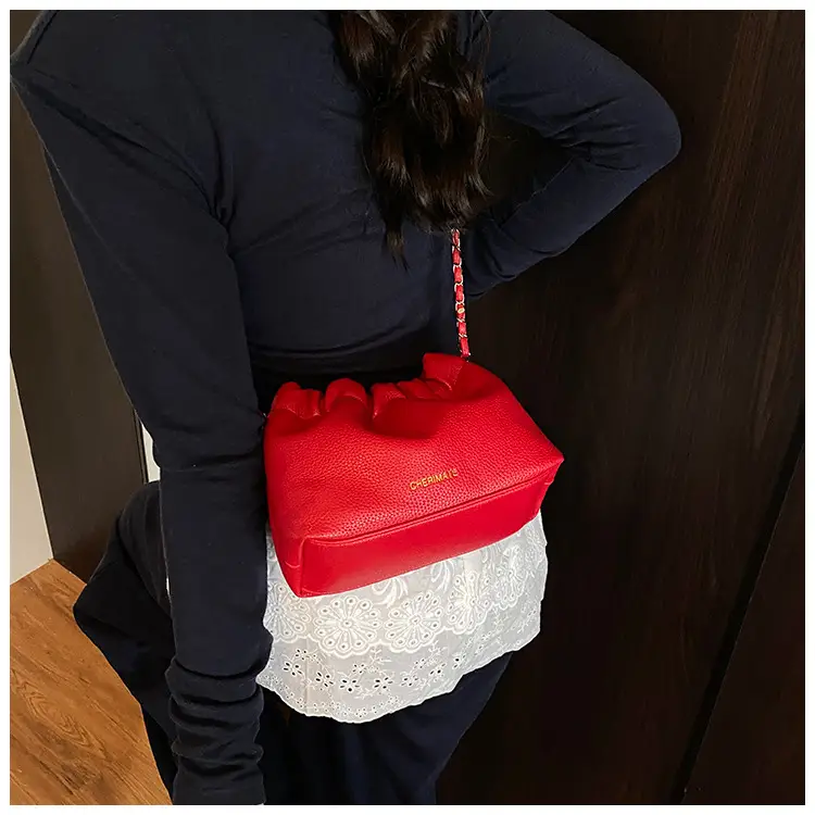 Women's Creamy Cloud Chain Shoulder Bag with Drawstring Closure — feature 20