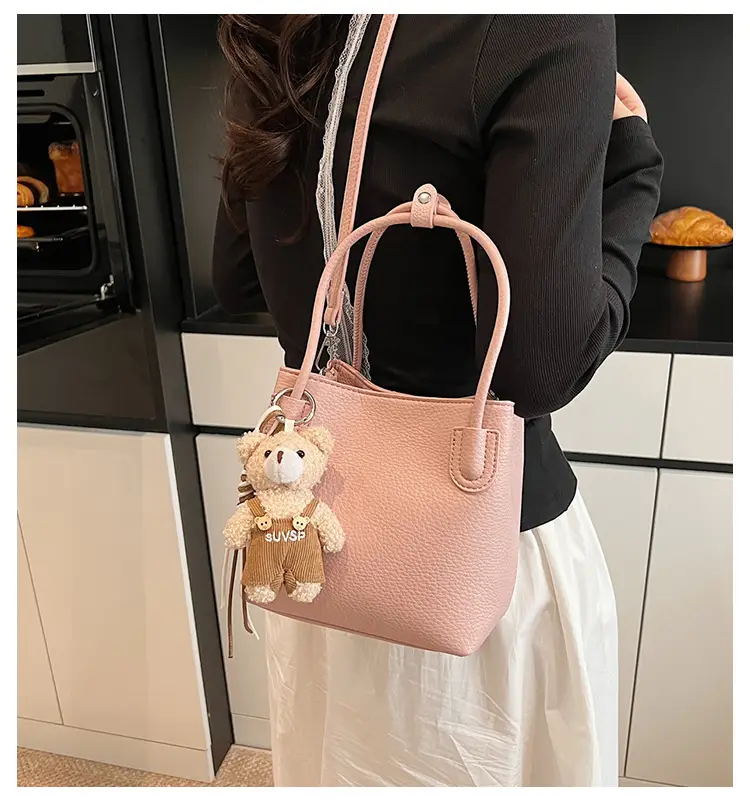 Women Crossbody Bag Black Leather Summer Commuter — feature 1