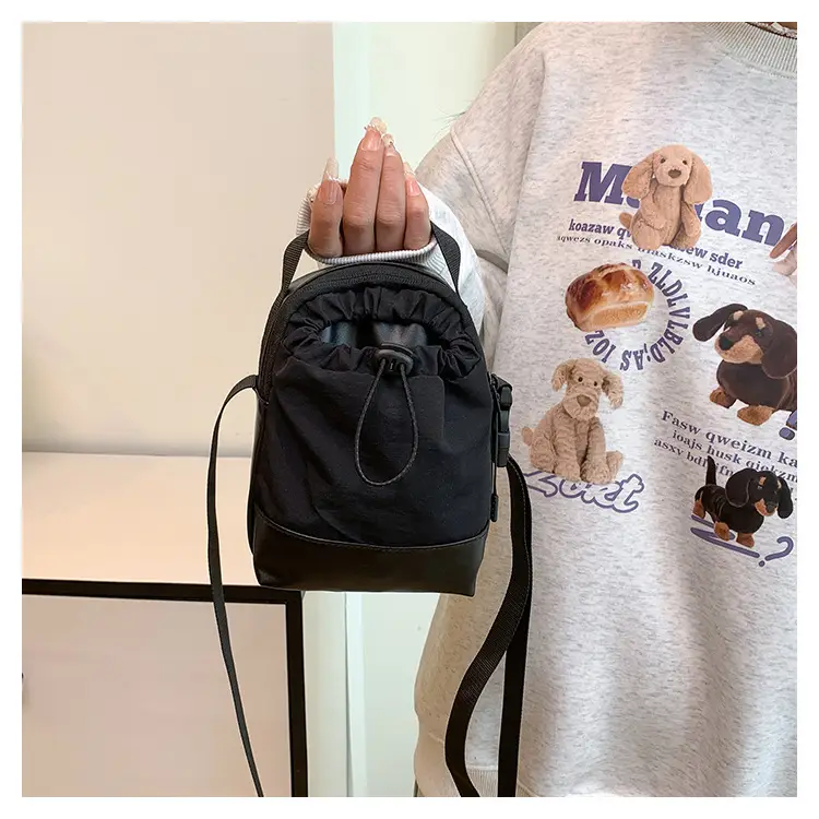 Black Drawstring Crossbody Bag for Men Women 2025 — feature 11