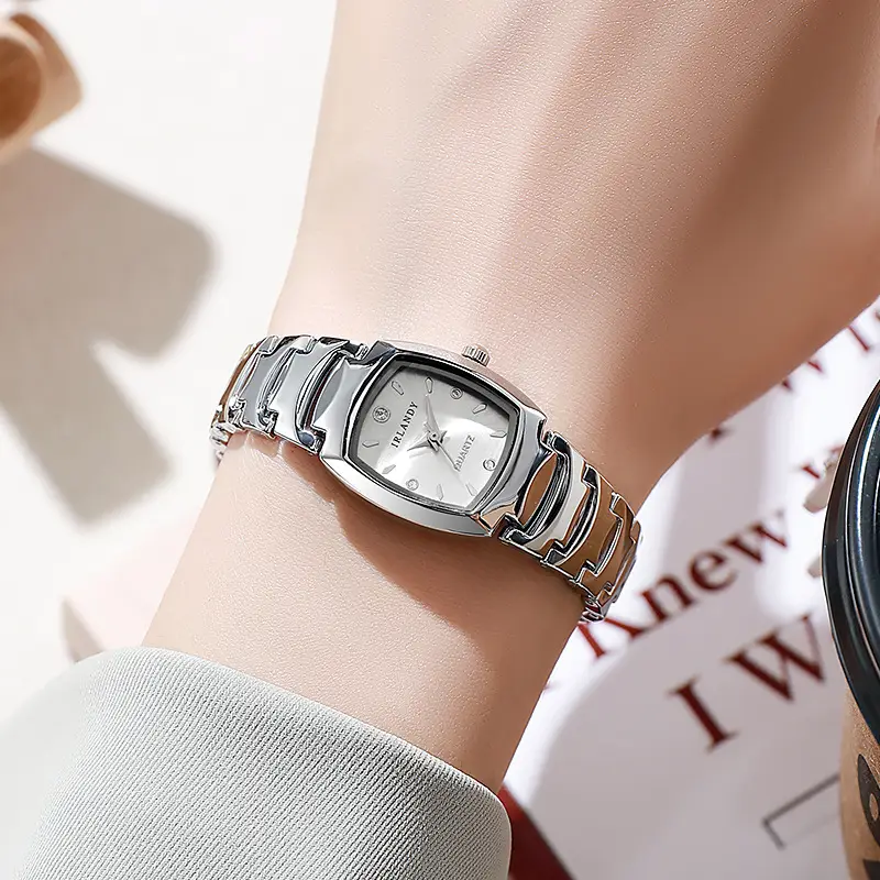 One Piece Wholesale Explosions Style Girl Student Small Square Watch Fashion Women's Watch Quartz Watch New Diamond Women's Watch