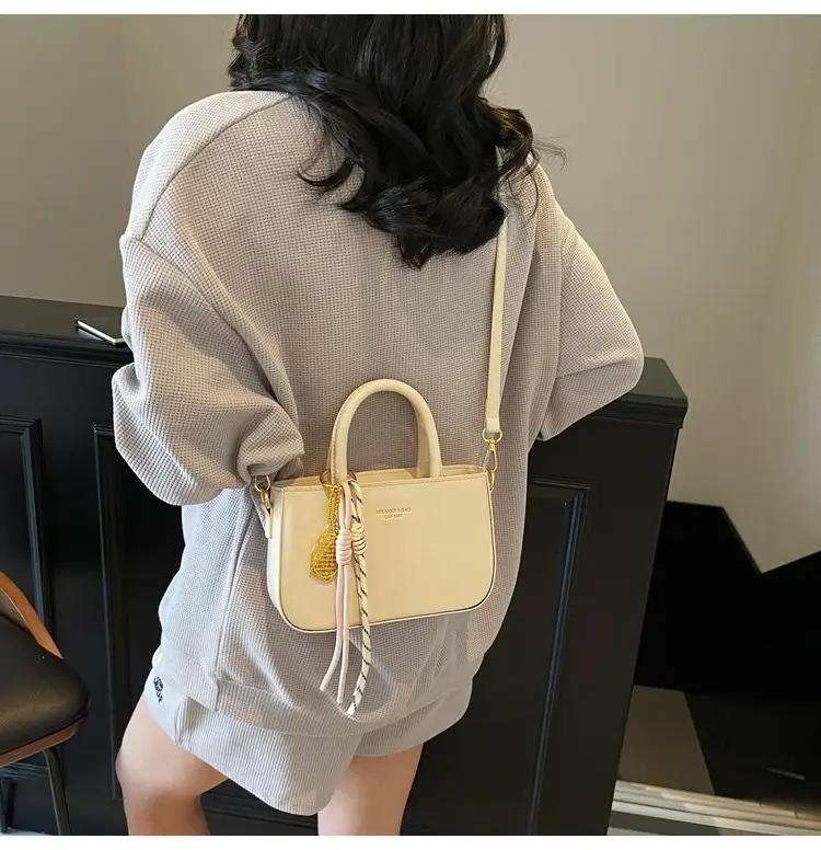 Women Shoulder Crossbody Bag Red Leather 2025 — feature 11