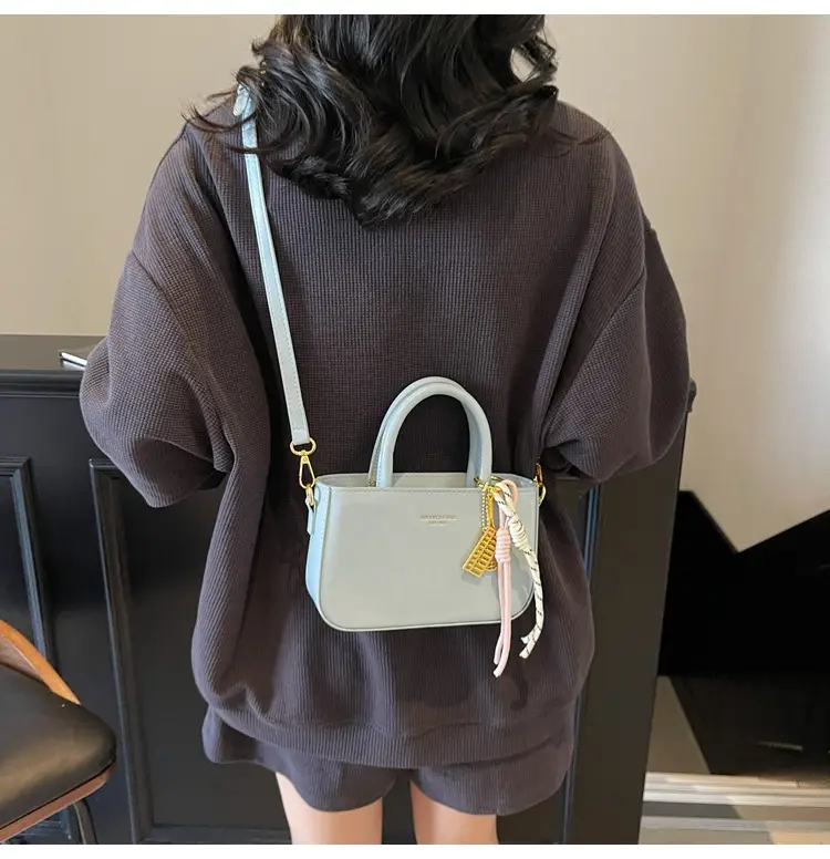 Women Shoulder Crossbody Bag Red Leather 2025 — feature 14