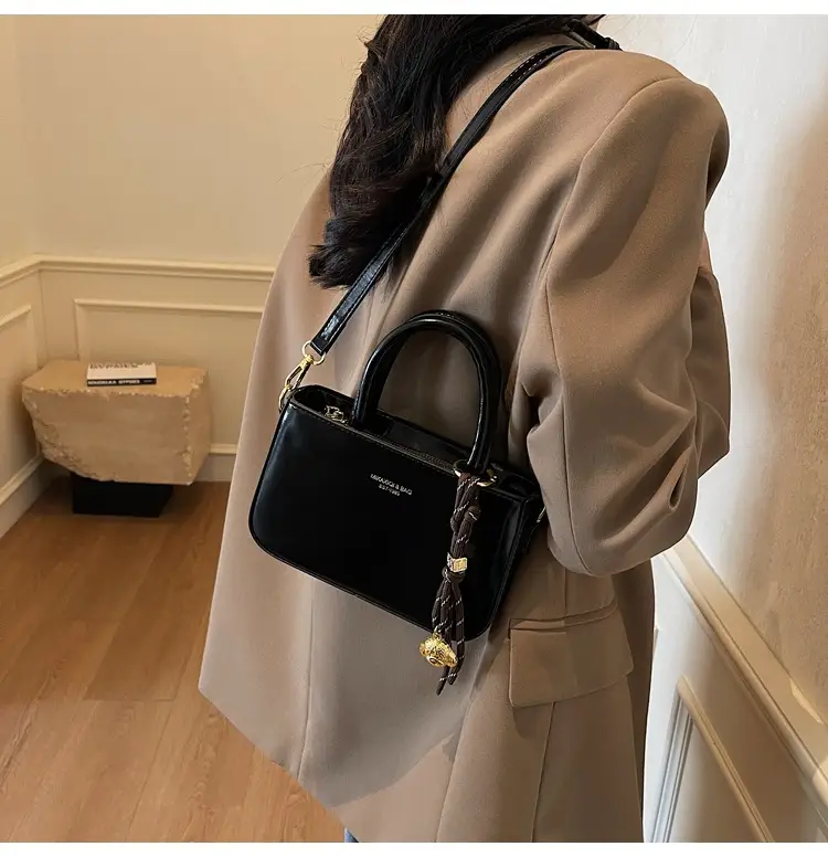 Women Shoulder Crossbody Bag Red Leather 2025 — feature 26