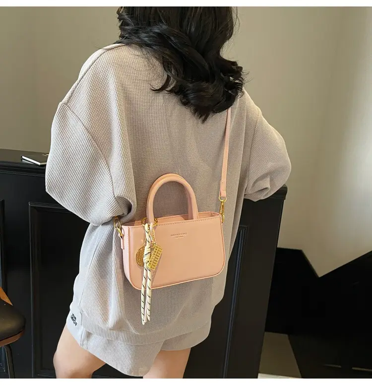 Women Shoulder Crossbody Bag Red Leather 2025 — feature 9