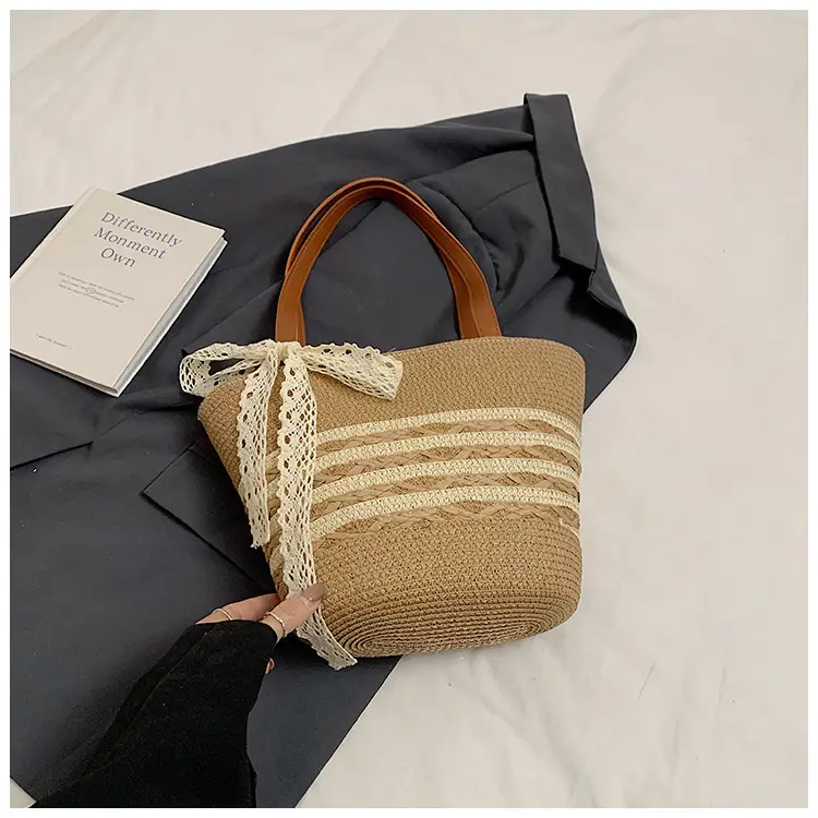 Women Straw Bag Large Capacity Woven Seaside Tote - Image 2