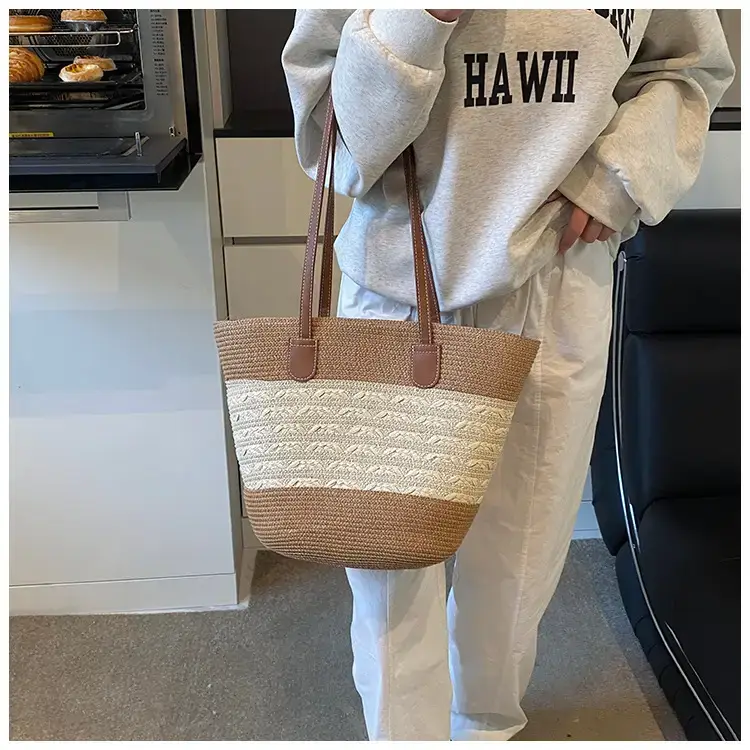 Women's Woven Straw Beach Bag Large Capacity Brown — feature 10