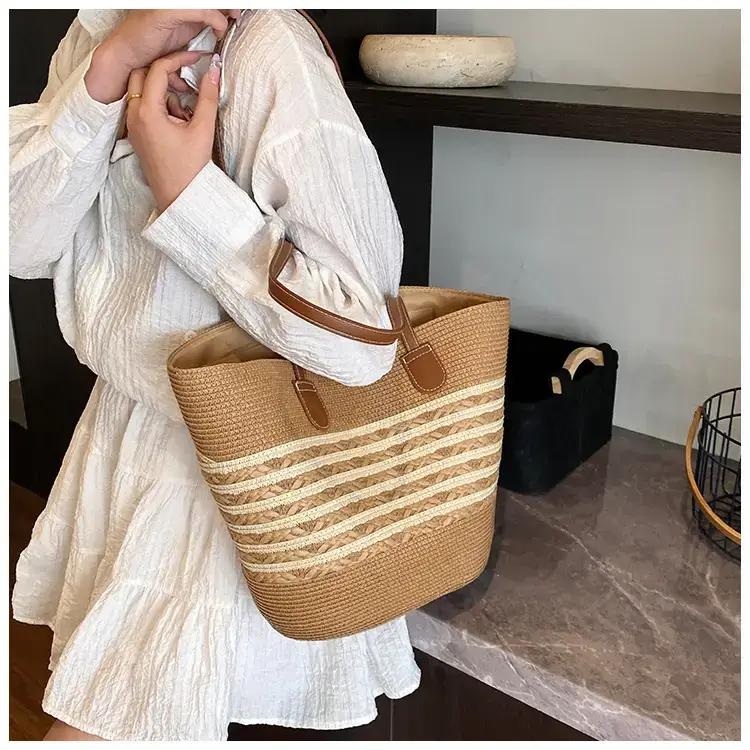 Women's Woven Straw Beach Bag Large Capacity Brown — feature 11