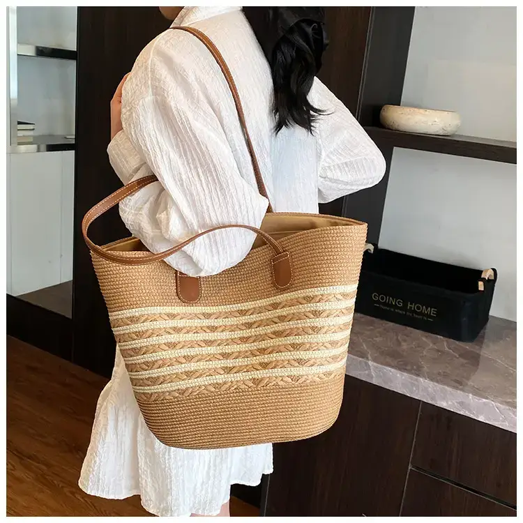 Women's Woven Straw Beach Bag Large Capacity Brown — feature 12