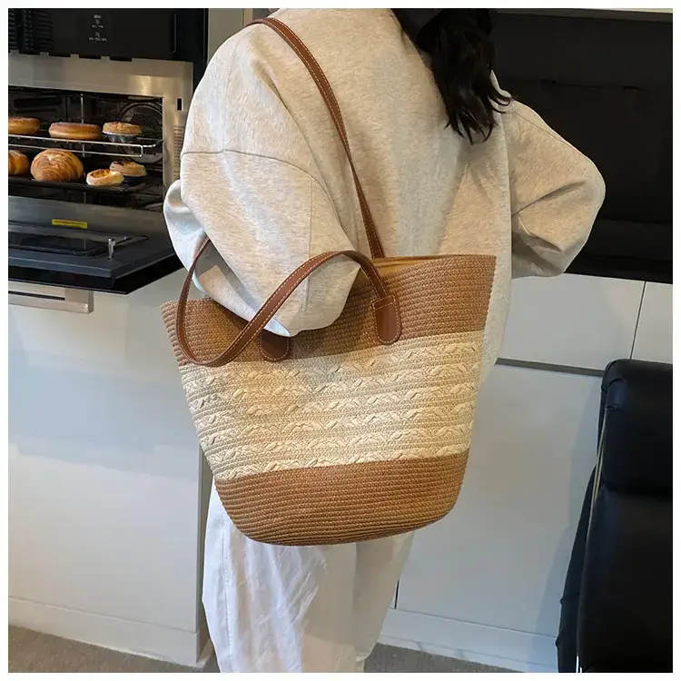 Women's Woven Straw Beach Bag Large Capacity Brown — feature 7