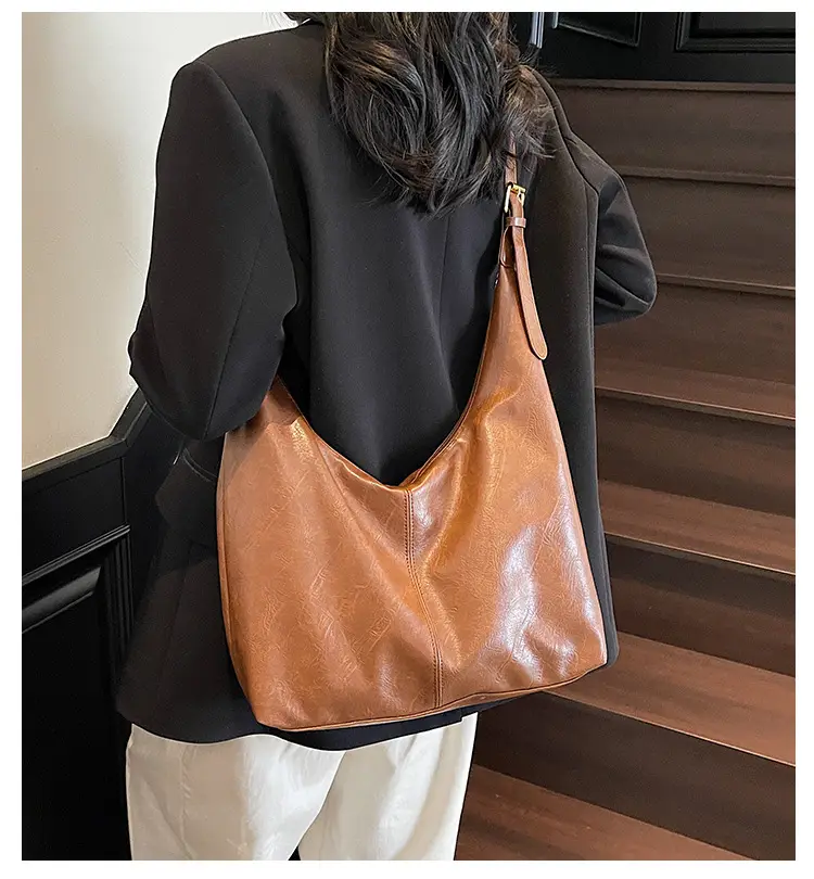 Black Large Capacity Women's Tote Bag PU Leather — feature 1