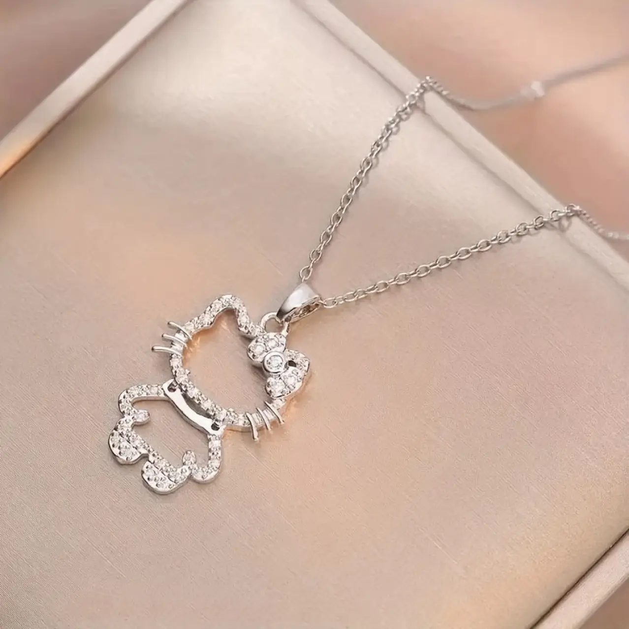 Gold Four-Leaf Flower Necklace with Zircon Clavicle Chain - Image 3