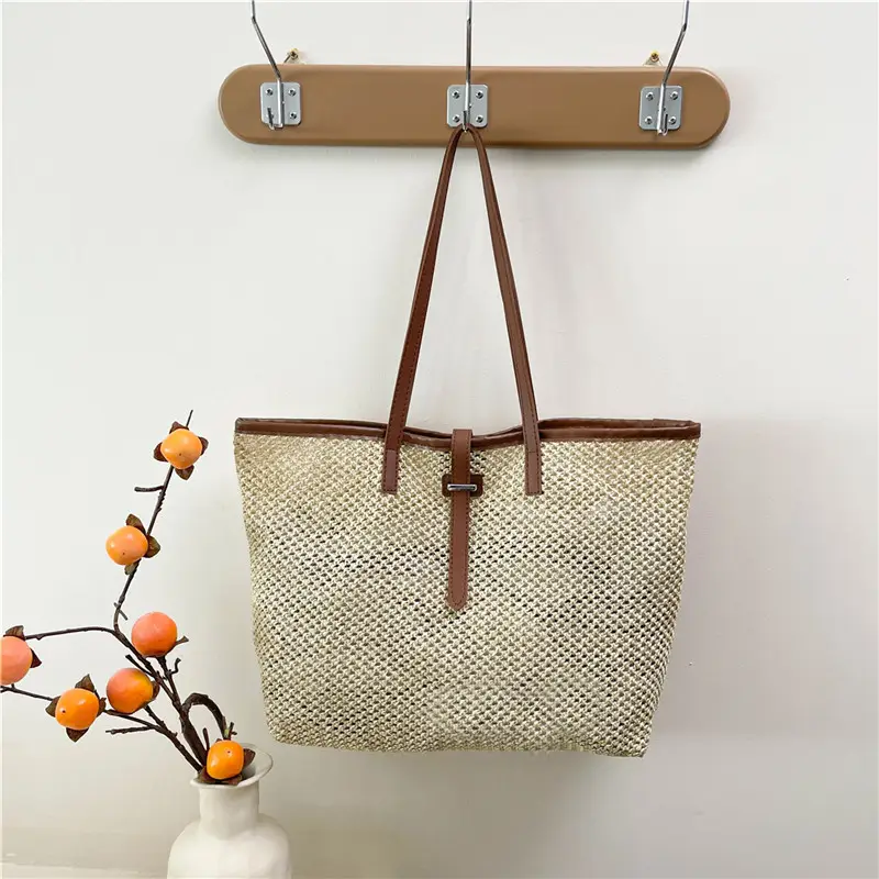 Straw Woven Shoulder Bag with Metal Hook