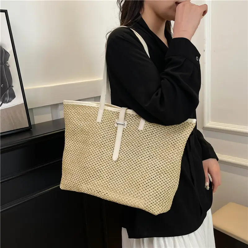 Straw Woven Shoulder Bag with Metal Hook