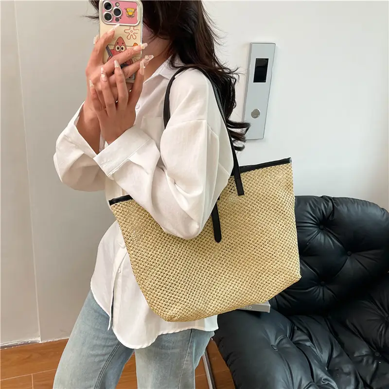 Straw Woven Shoulder Bag with Metal Hook