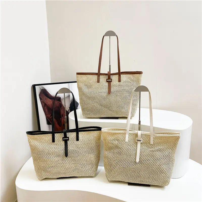 Straw Woven Shoulder Bag with Metal Hook
