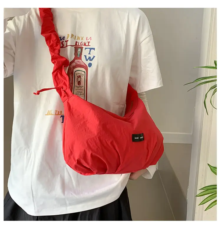 Red Pleated Women's Shoulder Bag 2025 Casual Large Capacity — feature 3