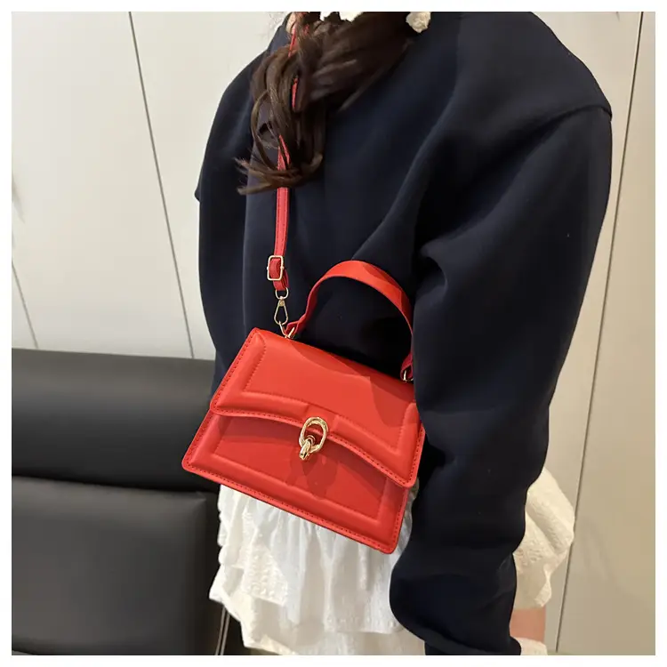 Women's Cream Leather Shoulder Crossbody Bag 2025 — feature 13