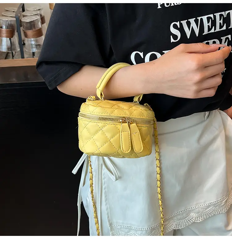 2025 New Silver Quilted Crossbody Bag with Chain Strap — feature 14