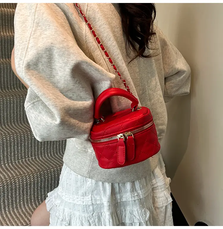2025 New Silver Quilted Crossbody Bag with Chain Strap — feature 16