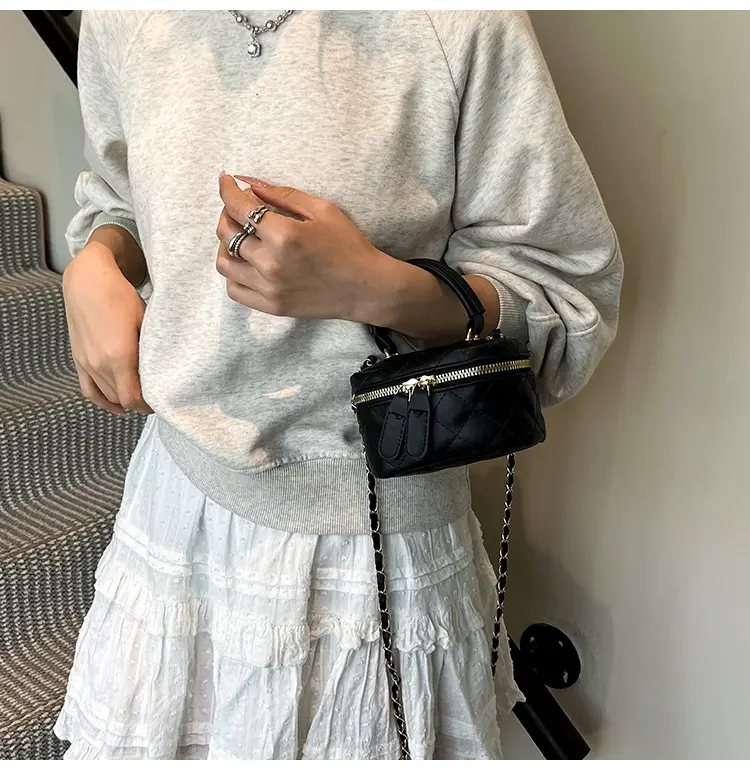 2025 New Silver Quilted Crossbody Bag with Chain Strap — feature 17
