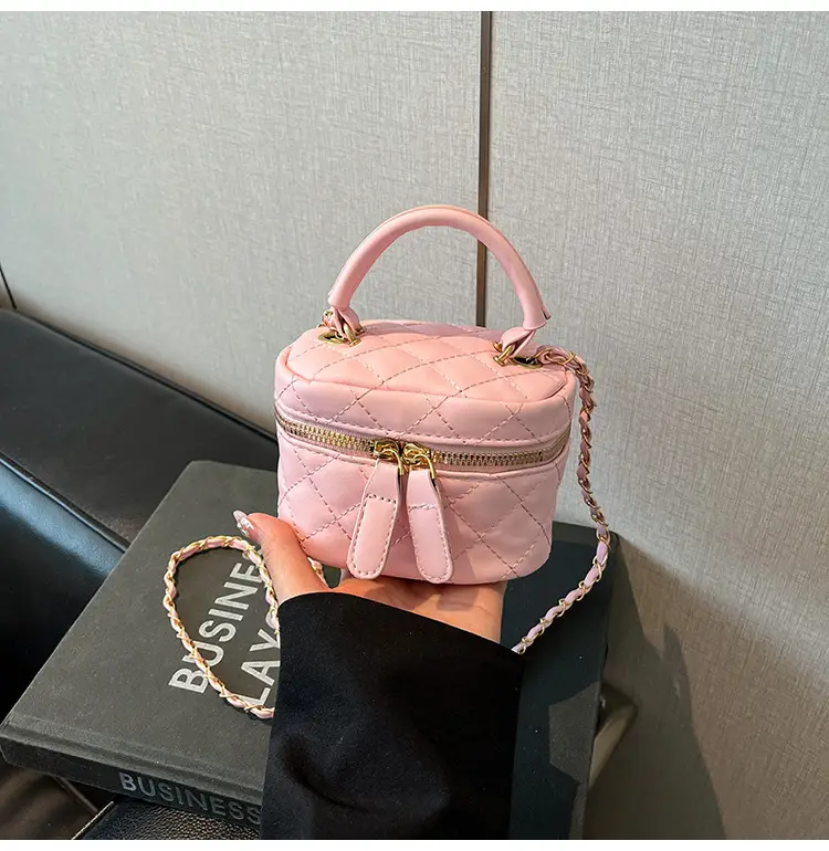 2025 New Silver Quilted Crossbody Bag with Chain Strap — feature 27